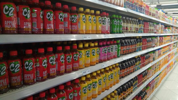 セブ島のスーパーマーケットでよく見るご当地ドリンク「C2」を飲み比べ！